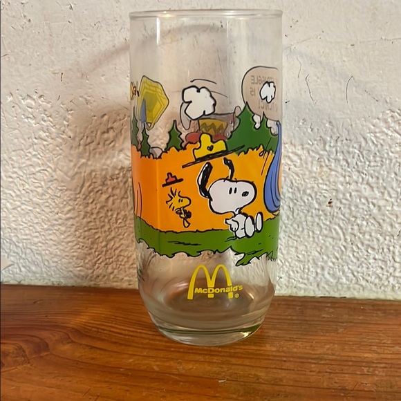 Peanuts Cartoon Glass with Colorful Design - Picture 4 of 8